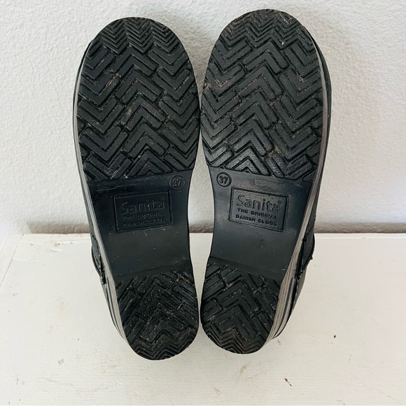 Sanita Tooled Embossed Floral Rose Black Sueded Leather Clogs 37 - Picture 6 of 7